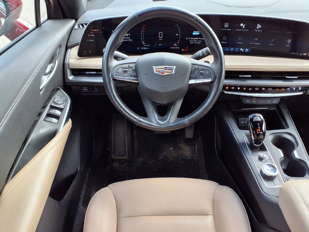 Used 2024 Cadillac XT4 Luxury w/ Cold Weather Package FWD image 15