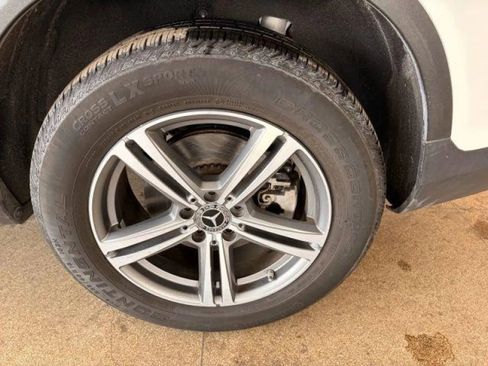 Used 2020 Mercedes-Benz GLC 300 4MATIC image 38