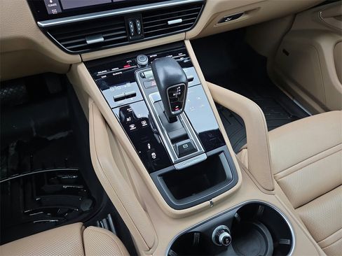 Used 2021 Porsche Cayenne Coupe image 14