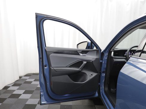 New 2026 Volkswagen Tiguan SE image 4