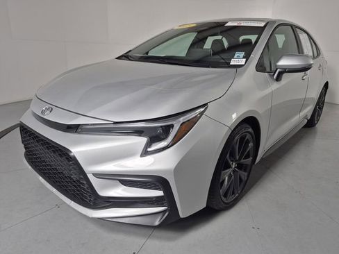 Certified 2025 Toyota Corolla XSE FWD image 1