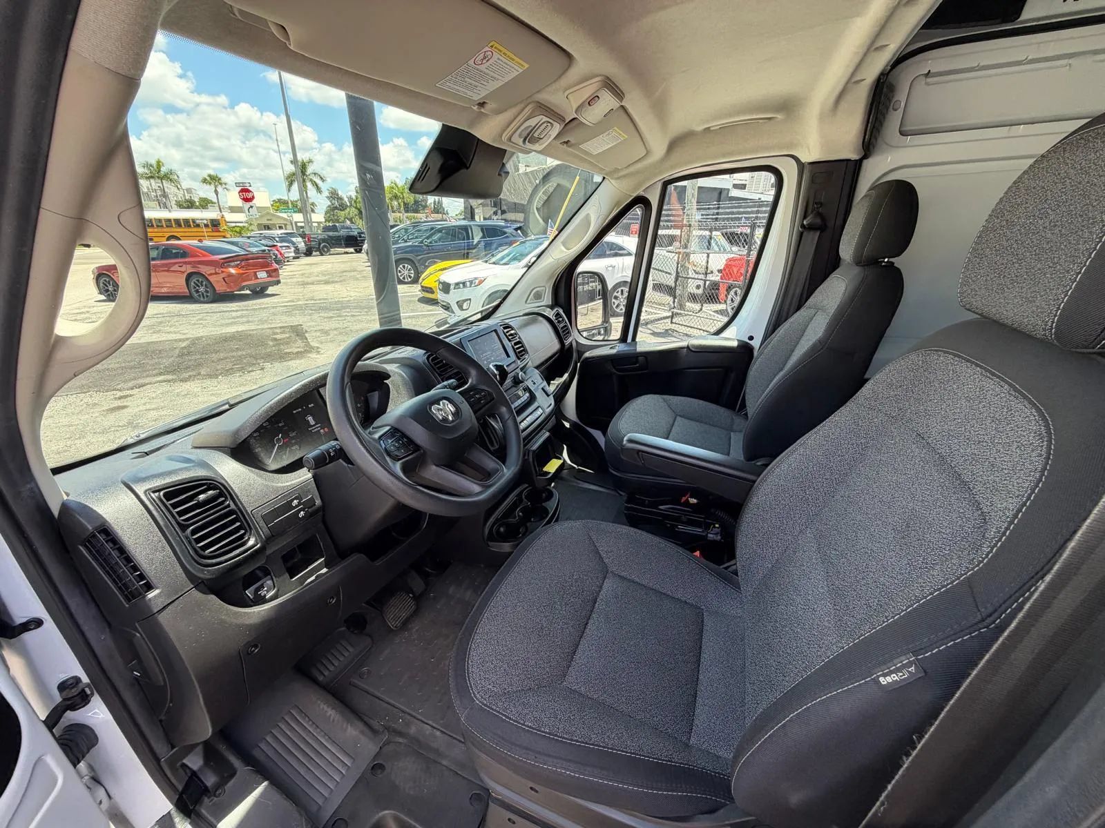Used 2023 RAM ProMaster 2500 FWD image 11