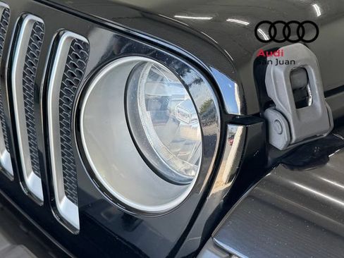 Used 2019 Jeep Wrangler Unlimited Sahara AWD/4WD image 4
