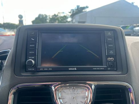 Used 2011 Chrysler Town & Country Touring w/ Trailer Tow Group FWD image 13