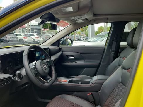 Used 2025 Nissan Kicks SR w/ SR Premium Package FWD image 14