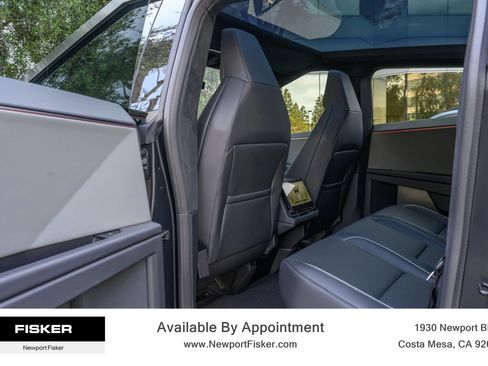 Used 2024 Tesla Cybertruck AWD Crew Cab image 17
