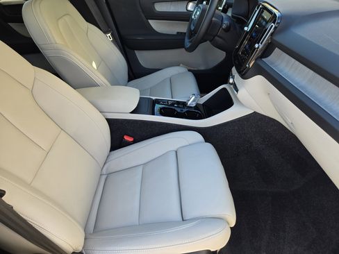 New 2025 Volvo XC40 B5 Ultra w/ Protection Package image 21