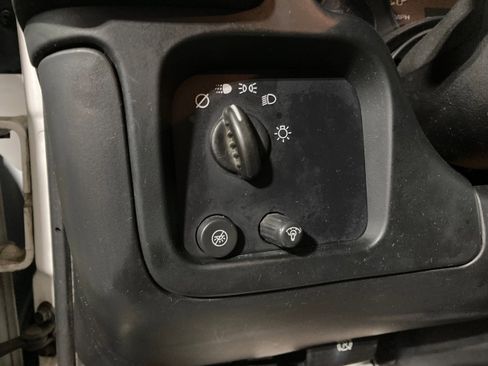 Used 2004 Chevrolet Express 1500 image 16