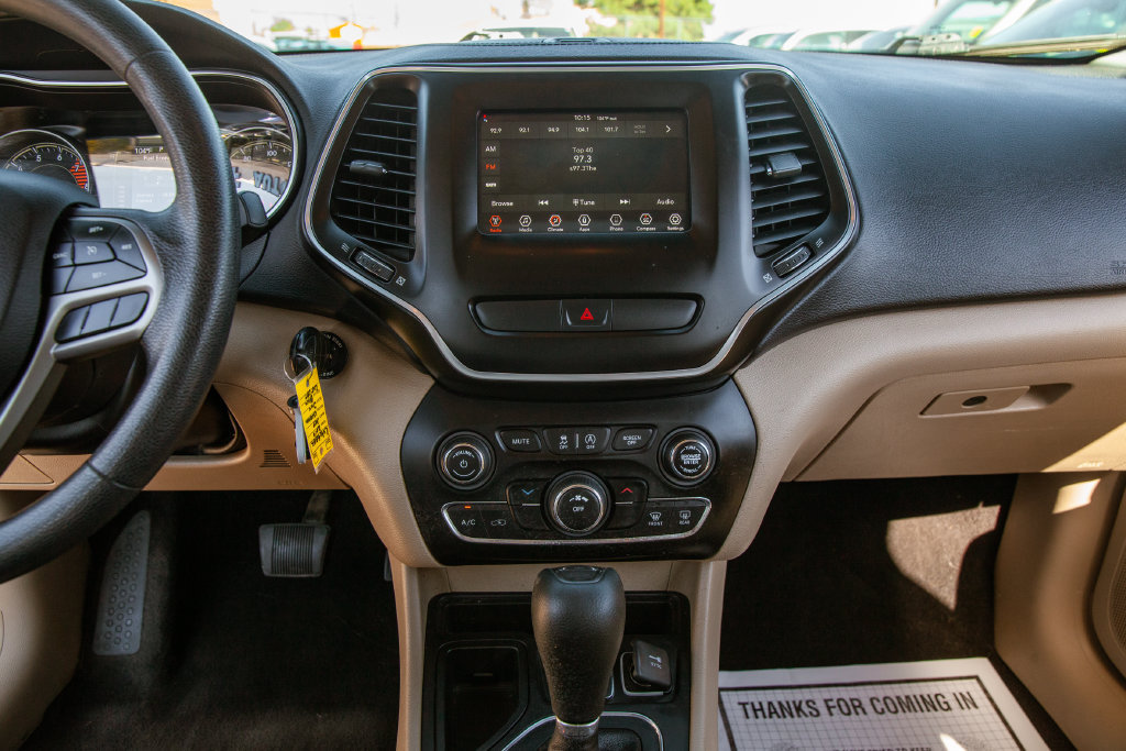 Used 2019 Jeep Cherokee Latitude w/ Popular Appearance Group FWD image 14