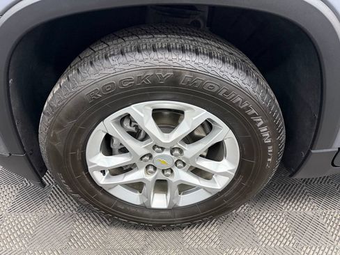 Used 2021 Chevrolet Traverse LT FWD image 21