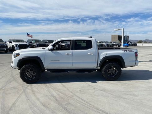 Used 2023 Toyota Tacoma TRD Off-Road w/ Technology Package image 5