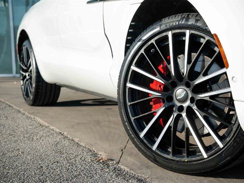 Used 2022 Aston Martin DBX image 2