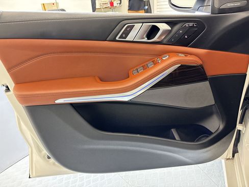 Certified 2024 BMW X7 xDrive40i image 11