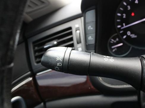 Used 2015 INFINITI Q70 3.7 RWD image 12