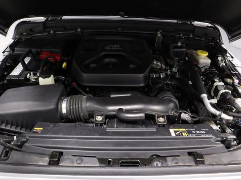 Used 2020 Jeep Wrangler Unlimited Sahara image 14