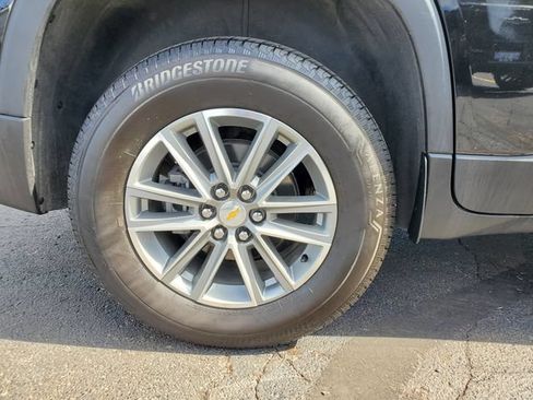 Certified 2023 Chevrolet Traverse LT FWD image 9