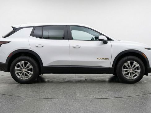 Used 2025 Chevrolet Equinox LT image 11