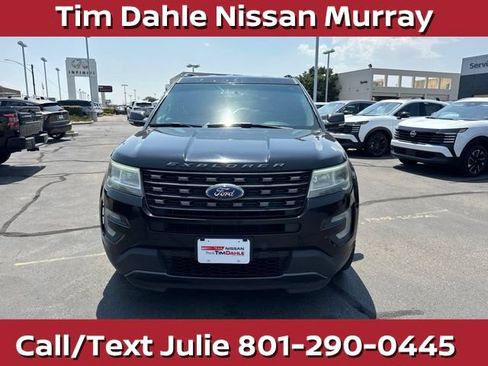 Used 2017 Ford Explorer XLT w/ Equipment Group 202A AWD/4WD image 3