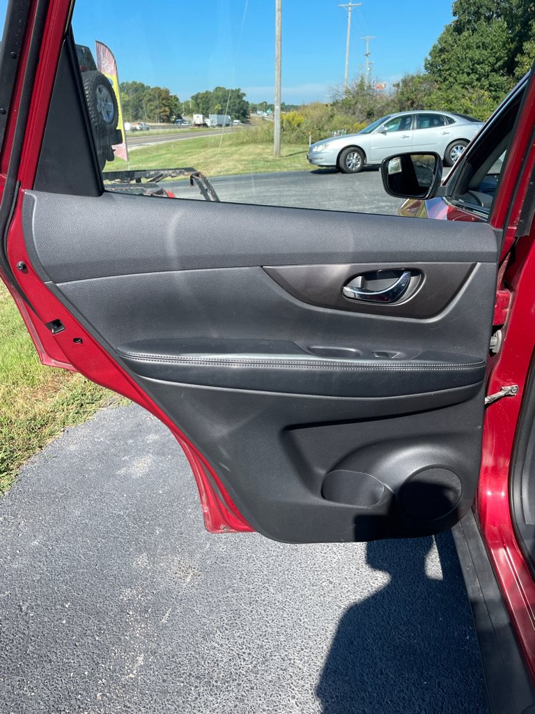 Used 2014 Nissan Rogue S AWD/4WD image 16