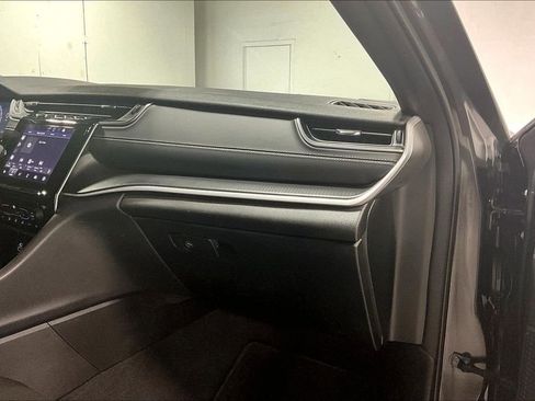 Used 2024 Jeep Grand Cherokee Laredo w/ Trailer Tow Package image 19