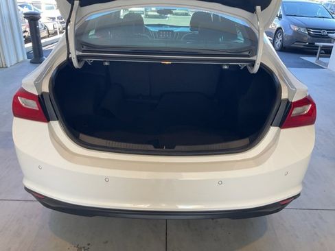 Used 2024 Chevrolet Malibu LT image 18