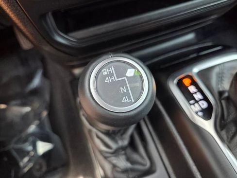 Used 2019 Jeep Wrangler Unlimited Sahara AWD/4WD image 28