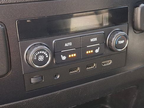 Used 2019 Chevrolet Suburban Premier AWD/4WD image 12