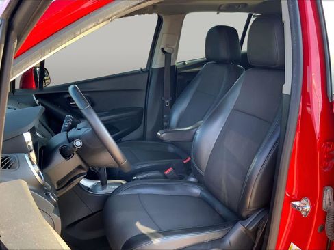 Used 2016 Chevrolet Trax LT w/ LT Sun and Sound Package FWD image 8