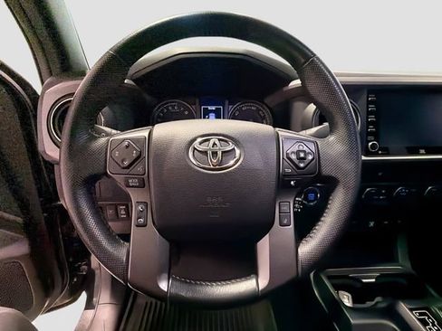 Used 2022 Toyota Tacoma TRD Off-Road w/ TRD Premium Off Road Package image 10