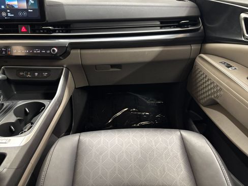 Used 2026 Kia Carnival FWD image 38