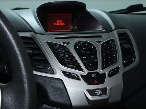 Used 2013 Ford Fiesta SE image 25