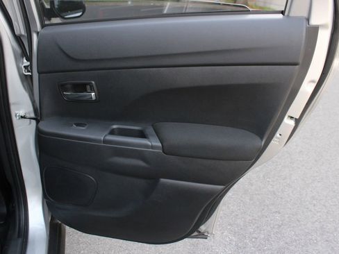 Used 2025 Mitsubishi Outlander Sport LE AWD/4WD image 24
