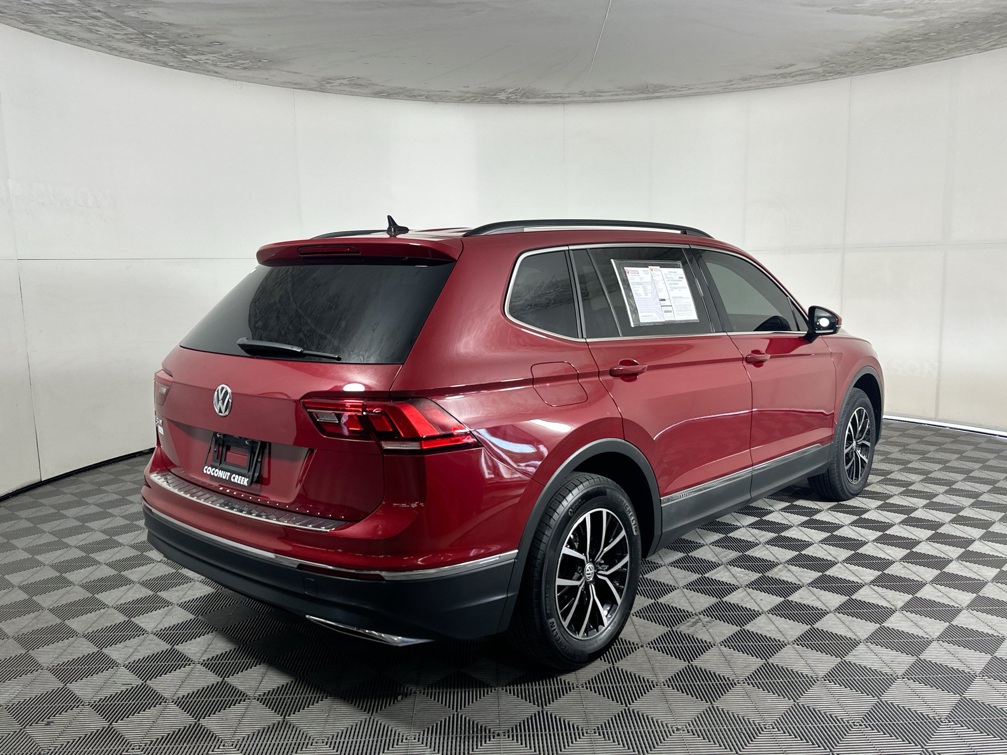 Used 2021 Volkswagen Tiguan SE w/ Panoramic Sunroof Package FWD image 3