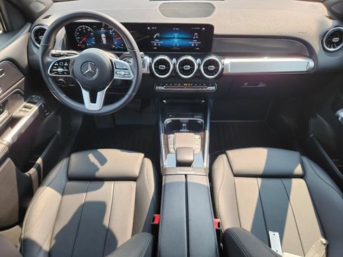 Used 2023 Mercedes-Benz GLB 250 4MATIC image 2