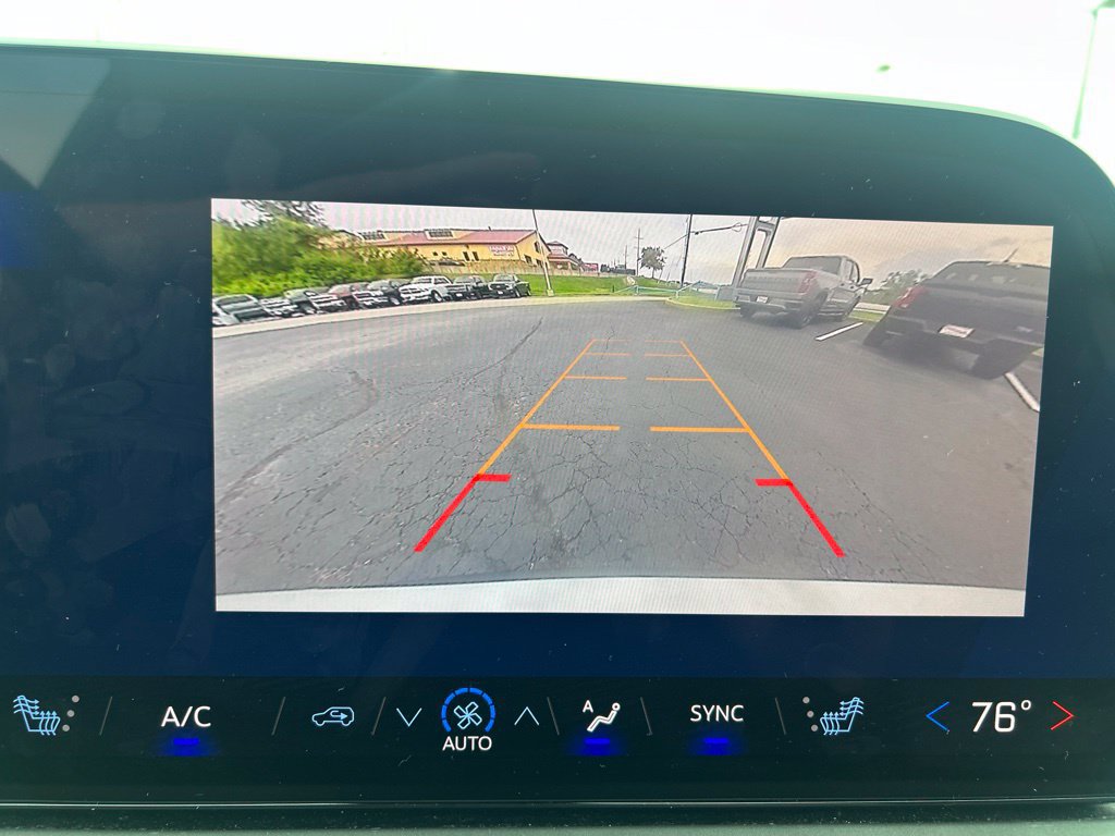 Used 2025 Chevrolet Traverse LT FWD image 27