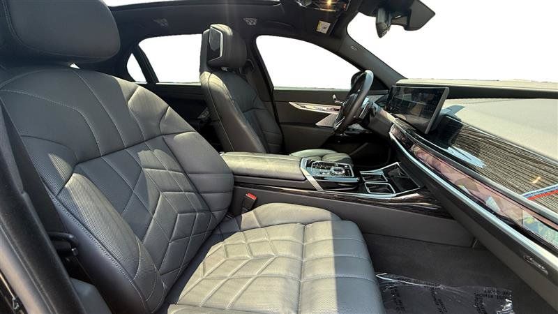 Used 2025 BMW 750e xDrive w/ Executive Package AWD/4WD image 17