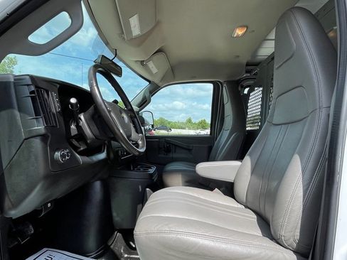 Used 2017 Chevrolet Express 2500 Extended RWD image 13