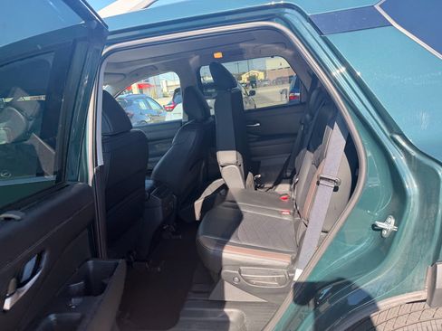 Used 2025 Nissan Pathfinder Platinum w/ Cargo Package AWD/4WD image 6