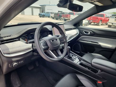 Used 2024 Jeep Compass Latitude AWD/4WD image 11