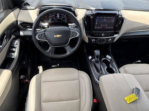 Used 2023 Chevrolet Traverse Premier FWD image 15