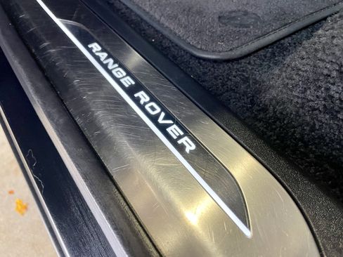 Certified 2025 Land Rover Range Rover SE image 33