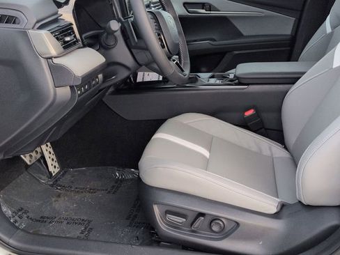 Used 2026 Toyota Camry SE w/ Convenience Package image 13