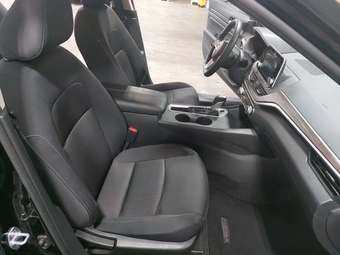 Certified 2025 Nissan Altima 2.5 SV FWD image 10