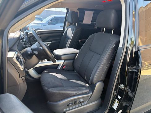 Used 2017 Nissan Titan SV AWD/4WD image 11
