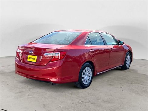 Used 2012 Toyota Camry LE image 6