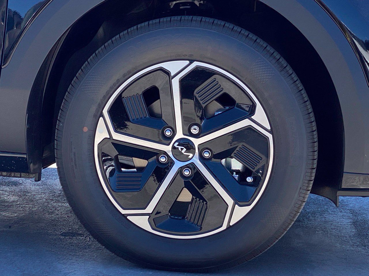 New 2026 Kia Niro EX FWD image 10