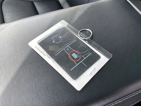 Used 2021 Tesla Model Y Long Range image 11