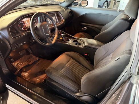 Used 2018 Dodge Challenger SXT image 8