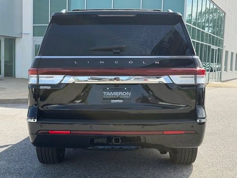 Used 2022 Lincoln Navigator 2WD image 3