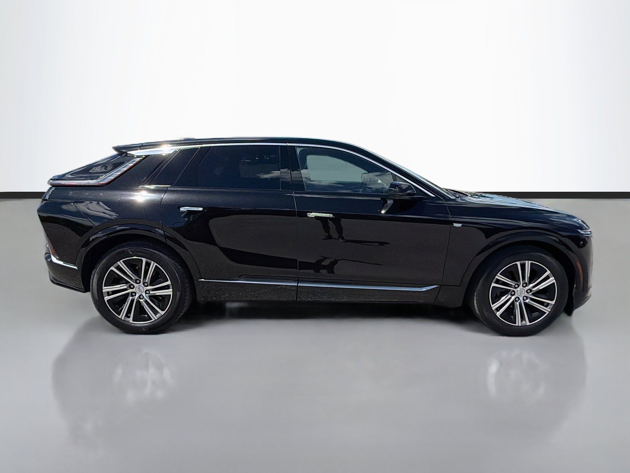 Used 2025 Cadillac Lyriq Luxury RWD image 6